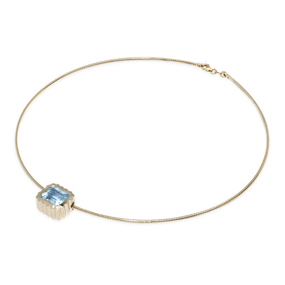 Side View of Sig Ward Jewelry 14K yellow gold Aquamarine Omega Choker Necklace featuring a natural aquamarine gemstone on a sleek omega collar for modern luxury and timeless elegance.