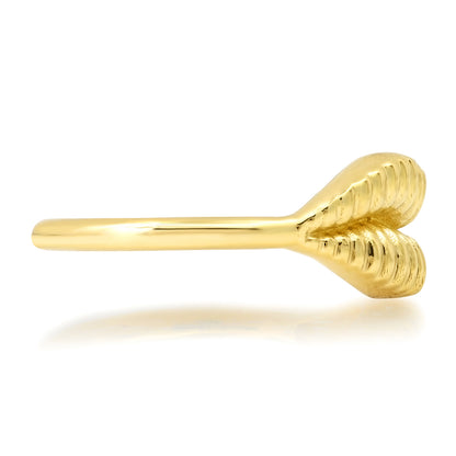 Sig Ward Jewelry 14K yellow gold solid reeded kiss ring featuring textured gold detailing, a luxury fine jewelry piece with an elegant and timeless design.