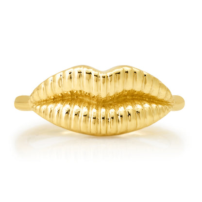 Sig Ward Jewelry 14K yellow gold solid reeded kiss ring featuring textured gold detailing, a luxury fine jewelry piece with an elegant and timeless design.